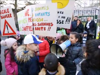 Manifestation des parents d'élèves du Wiesberg contre la fermeture d'une classe