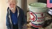 Kakek 90 tahun makan cat, dikira Yogurt - TomoNews