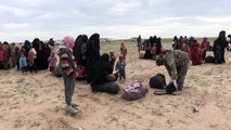 مئات المدنيين المحاصرين يهربون من آخر جيب لتنظيم الدولة الإسلامية في شرق سوريا