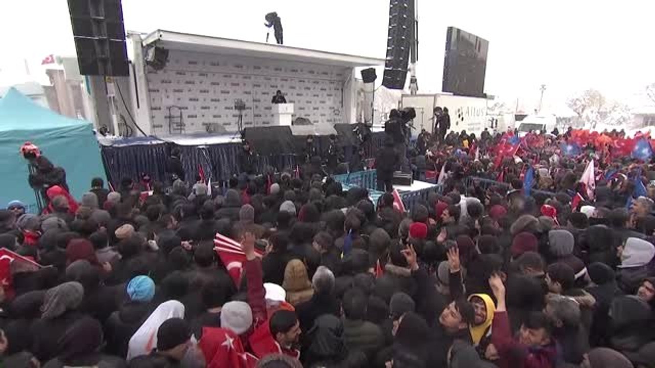 Dönmez: "Ülkenin Hiçbir Yerinde Elektrik ve Doğal Gazda Arz Sıkıntısı Yok"