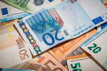 Chaque Français aurait perdu 56 000 euros à cause de l'euro