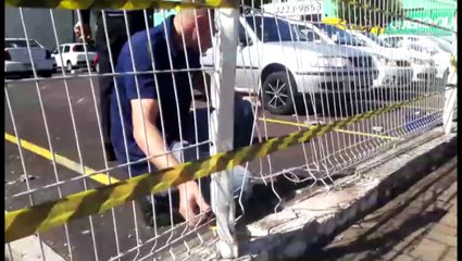 Prejuízo: danos são calculados, após caminhonete invadir supermercado na Av. Brasil