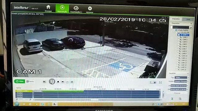 Furto de aparelho de som é flagrado por câmeras de segurança