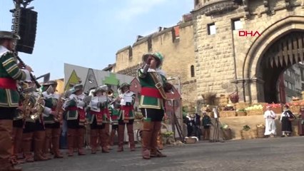 Dha Dış - Almanya'da Karnaval 'Kadınlar Gecesi' Etkinlikleri ile Sürüyor