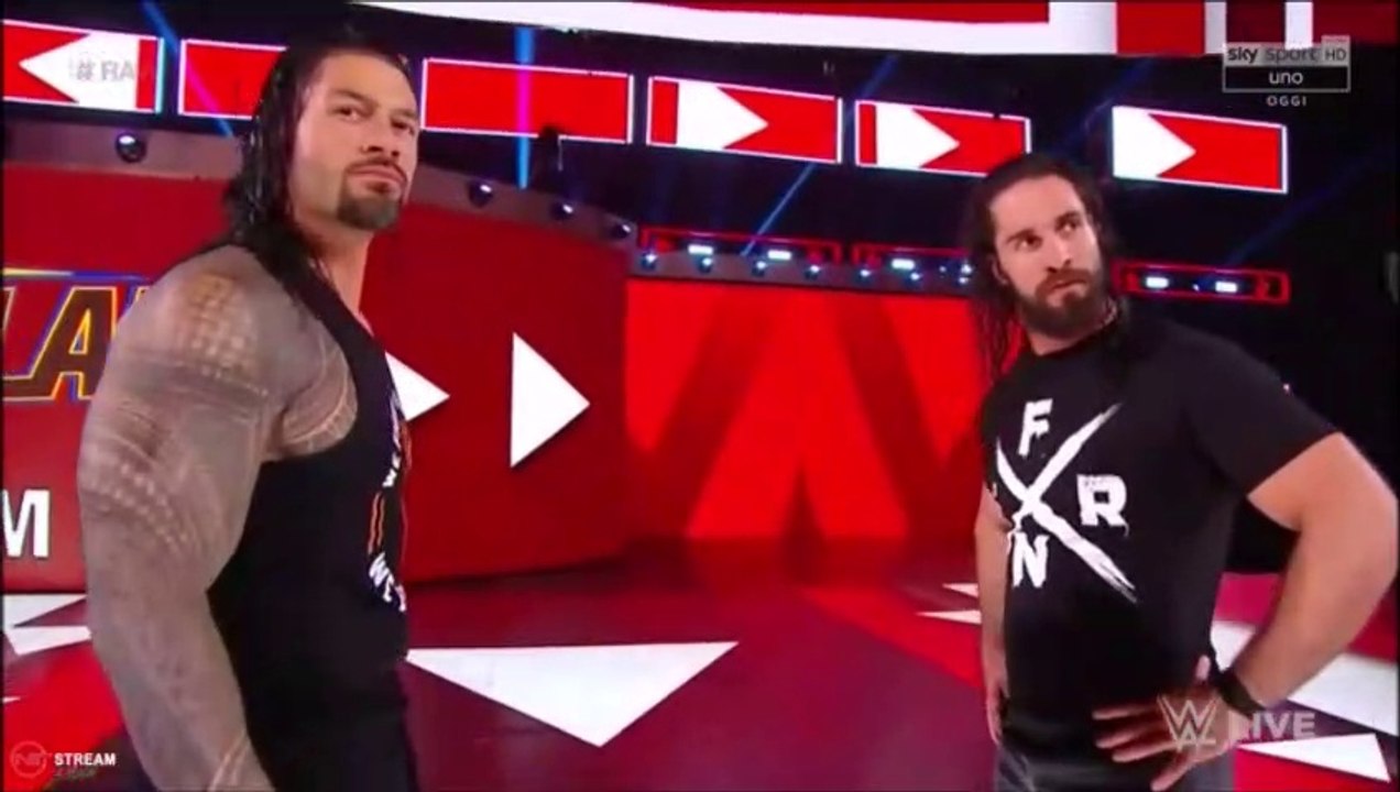 (ITA) Roman Reigns e Seth Rollins salvano Dean Ambrose (WWE RAW 25/02/2019)