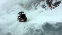 112 ekipleri kar ve tipi nedeniyle mahsur kaldı
