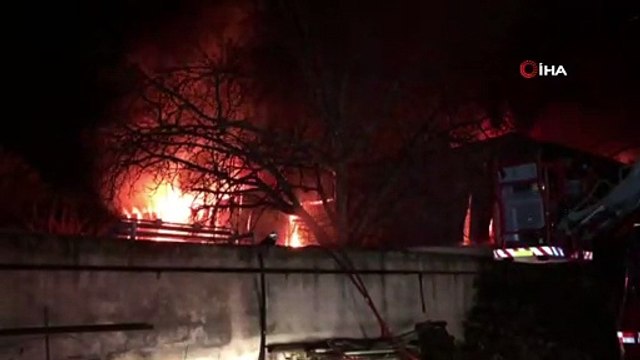Yatak fabrikası alev alev yandı
