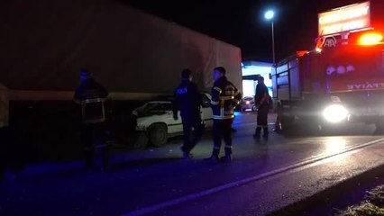 Otomobil ile Tır Çarpıştı: 4 Yaralı