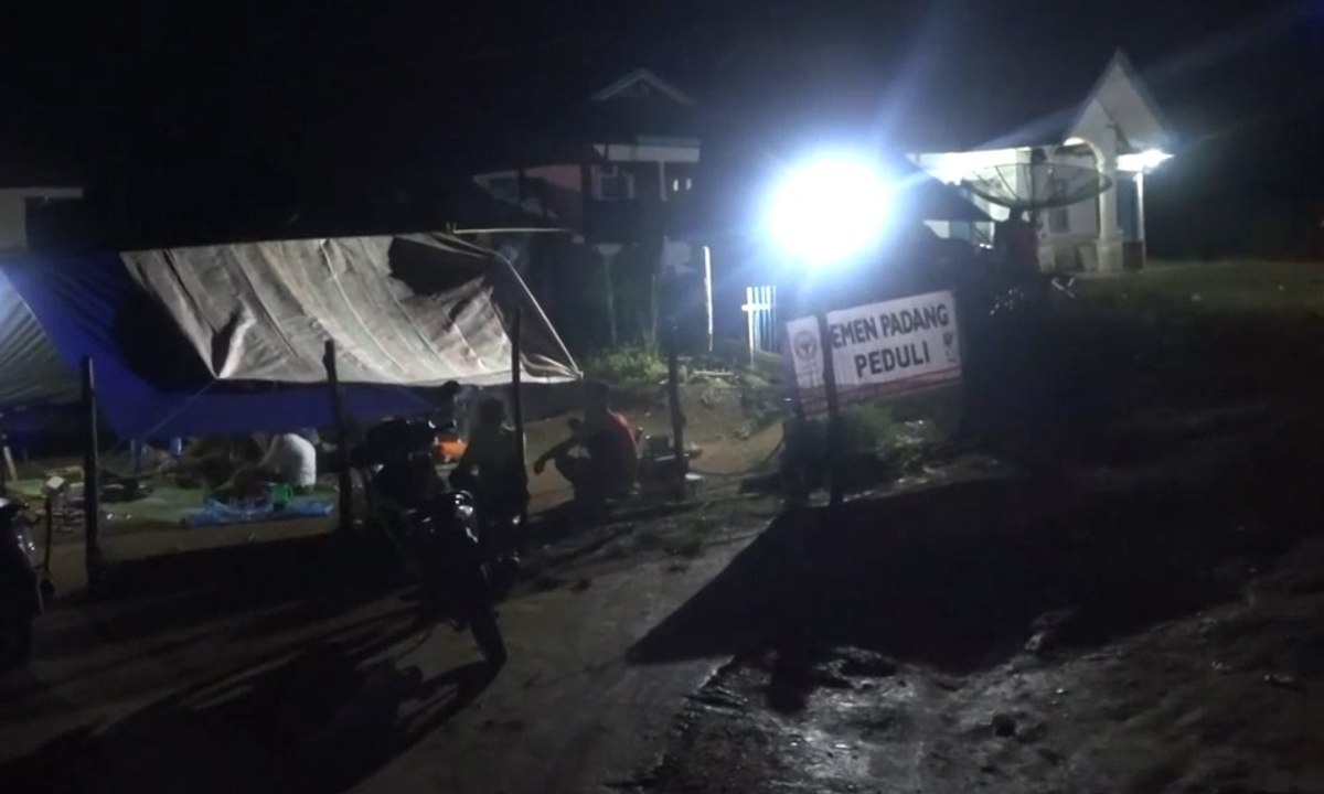 Trauma, Warga Korban Gempa Solok Masih Tinggal di Tenda Pengungsian