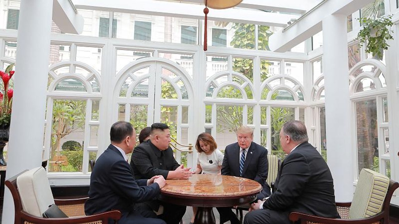 Widersprüchliche Schuldzuweisungen nach gescheitertem Gipfel von Trump und Kim