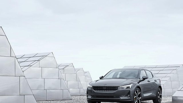 Tesla sbarca sul web con la Model 3: fino a 3000 posti di lavoro a rischio