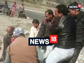 देखिेए मुसीबत में फंसी गायों को बचाती SDRF