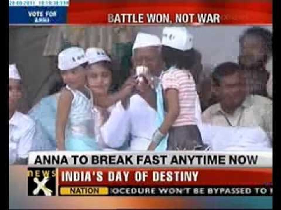Anna Hazare ends his fast