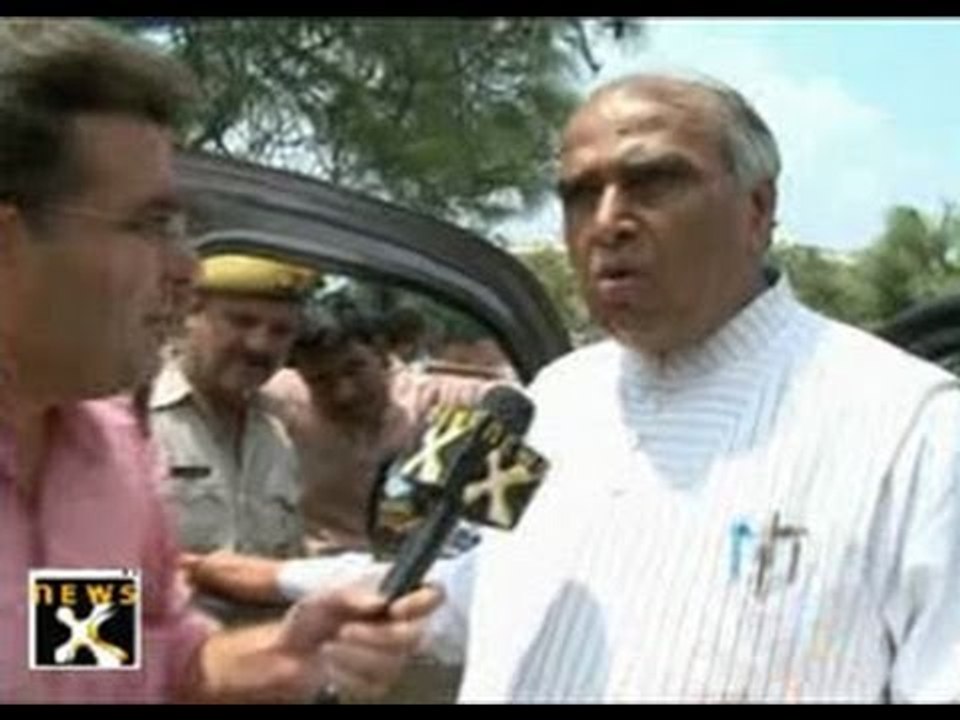 Om Puri used derogatory words: Jagadambika Pal