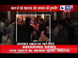 India News: SRK-Salman Khan hug each other in a party