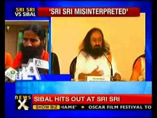 Baba Ramdev defends Sri Sri's comment on Govt School-NewsX