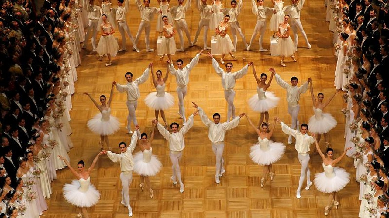 Netrebko, Macpherson und Conchita: Viel Prominenz beim Wieder Opernball