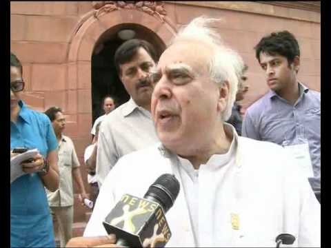 No evidence against Rajiv Gandhi in Bofors scam: Kapil Sibal-NewsX