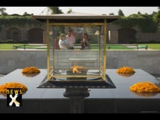 Download Video: Anna Hazare, Ramdev pay homage at Rajghat - NewsX