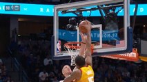 Favors dunks on Plumlee