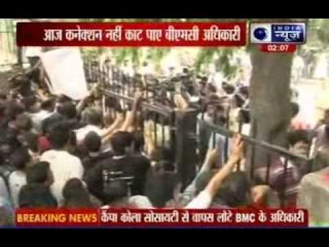 Campa Cola residents force BMC officials to suspend eviction