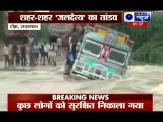 Rajasthan: Truck stuck in flash floods, 13 still stranded