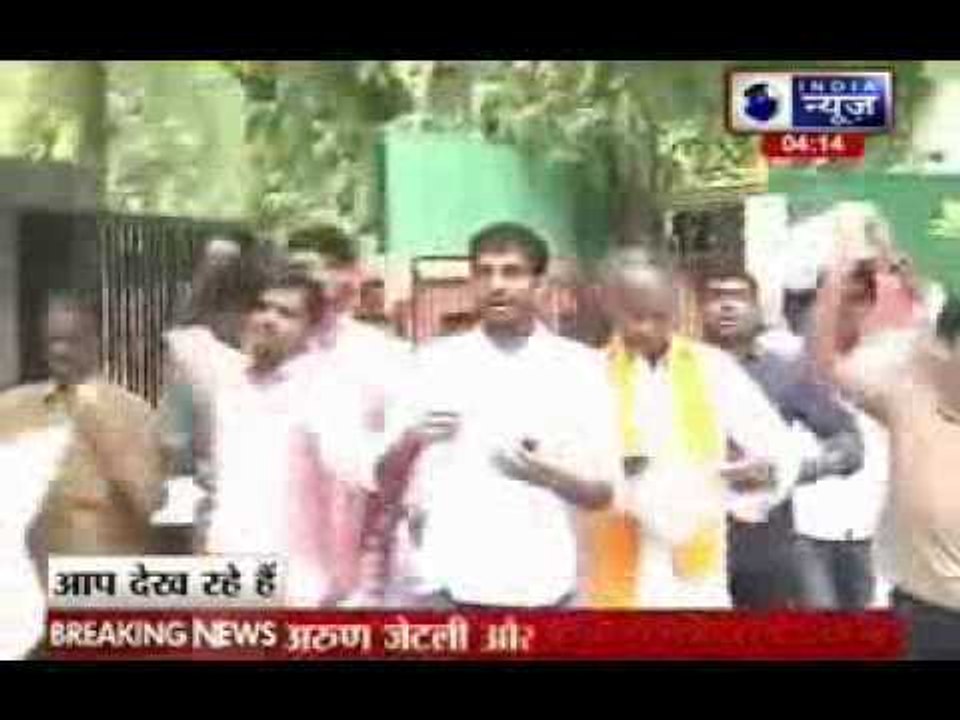 CSAT protests: UPSC may postpone Civil Services preliminary test, candidates burn admit cards