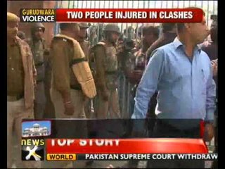 Download Video: Delhi: 2 groups clash at Rakhabganj Gurudwara, several injured - NewsX