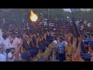 Balasaheb Thackeray given 21-gun salute - NewsX