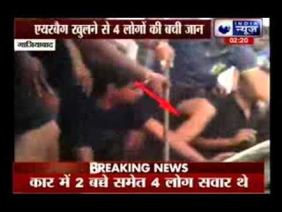 Car accident in Ghaziabad,all four people saved