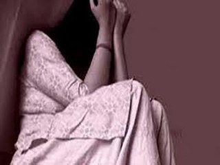 Mumbai: Doctor eve-teases married women, threatens to kill her - NewsX