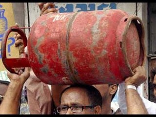 EC demands explanation from Moily over increased LPG cap - NewsX