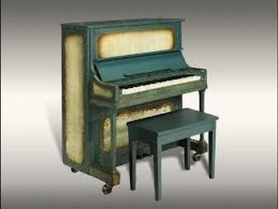 'Casablanca' piano sold for over $6lakh at auction - NewsX