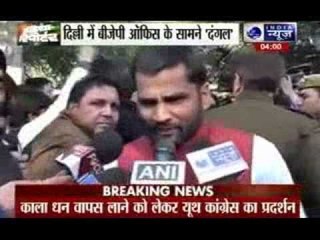 Congress workers protesting against black money on Ashok road