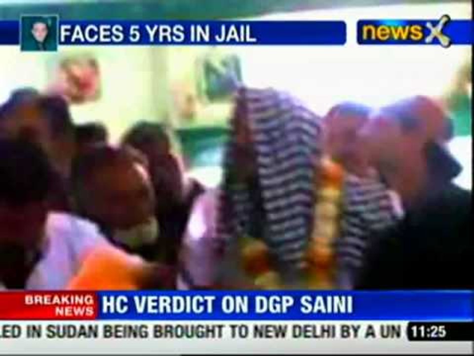 Sanjay Dutt seeks divine help, visits Dargah