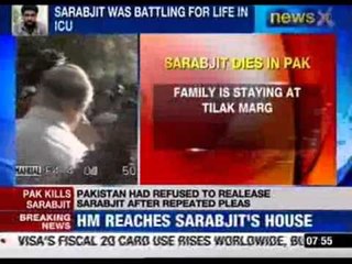 Home Minister visits Sarabjit's family in Delhi
