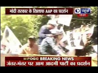 AAP stages protest against NDA's one-year rule