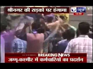 Casual employees protest against government in Srinagar