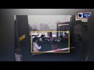 Gurugram: महिला ने टोल कर्मी को क्यों पीटा?