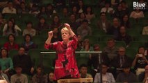 Cette cheffe d’orchestre américaine veut rendre la musique classique accessible à tous