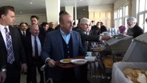 Çavuşoğlu, Türkiye Lokomotif ve Motor Sanayi Anonim Şirketi işçileriyle öğle yemeği yedi - ESKİŞEHİR