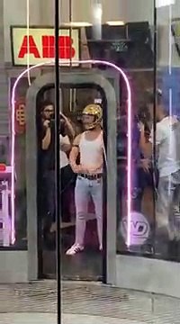 Hommage à Freddie Mercury dans un simulateur de chute libre - Bohemian Flightsody