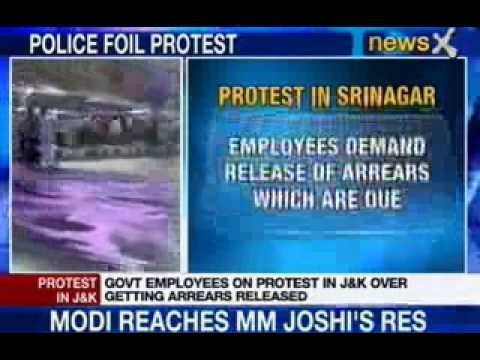 NewsX: Government employees clash with police in Srinagar
