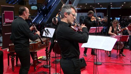 Traditionnel tzigane roumain : Hora de mana pe batai (Sirba Octet)