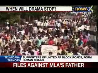 Telangana State: Supporters of United Andhra block roads, forms human chains