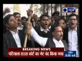 Chaos outside Patiala House Court; lawyers wave Indian flag