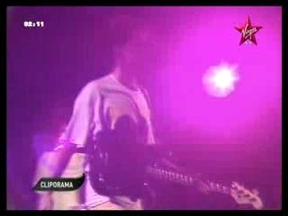 Queen - We will rock you Live [1982] bY ZapMan69