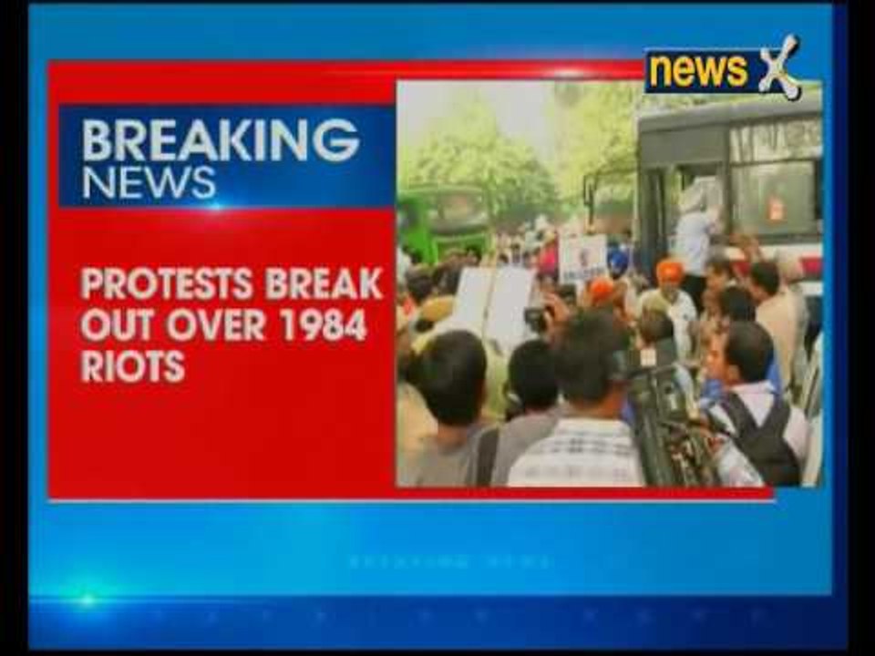SAD workers protest outside Congress Delhi HQ over 1984 riots