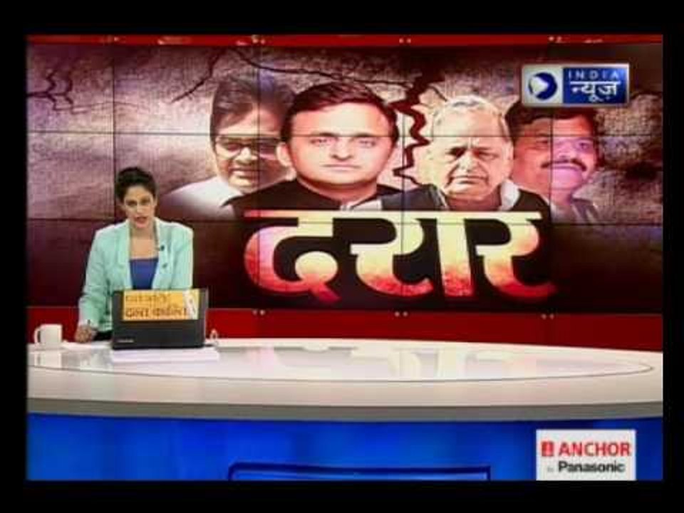 Shivpal Singh Yadav politician of Samajwadi Party writes a note to Mulayam Singh Yadav.