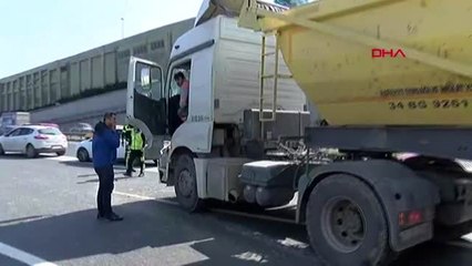 İstanbul- Tem Seyrantepe Mevkii'nde Kaza, Trafikte Aksamalar Yaşanıyor